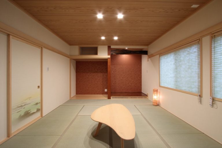 《思い出の品を再利用した和室》