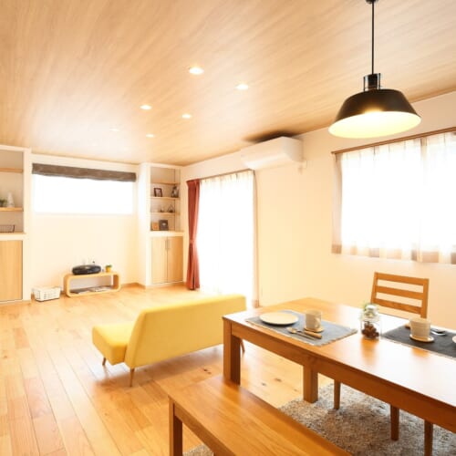 無垢材リビングに
家族が集うおうち