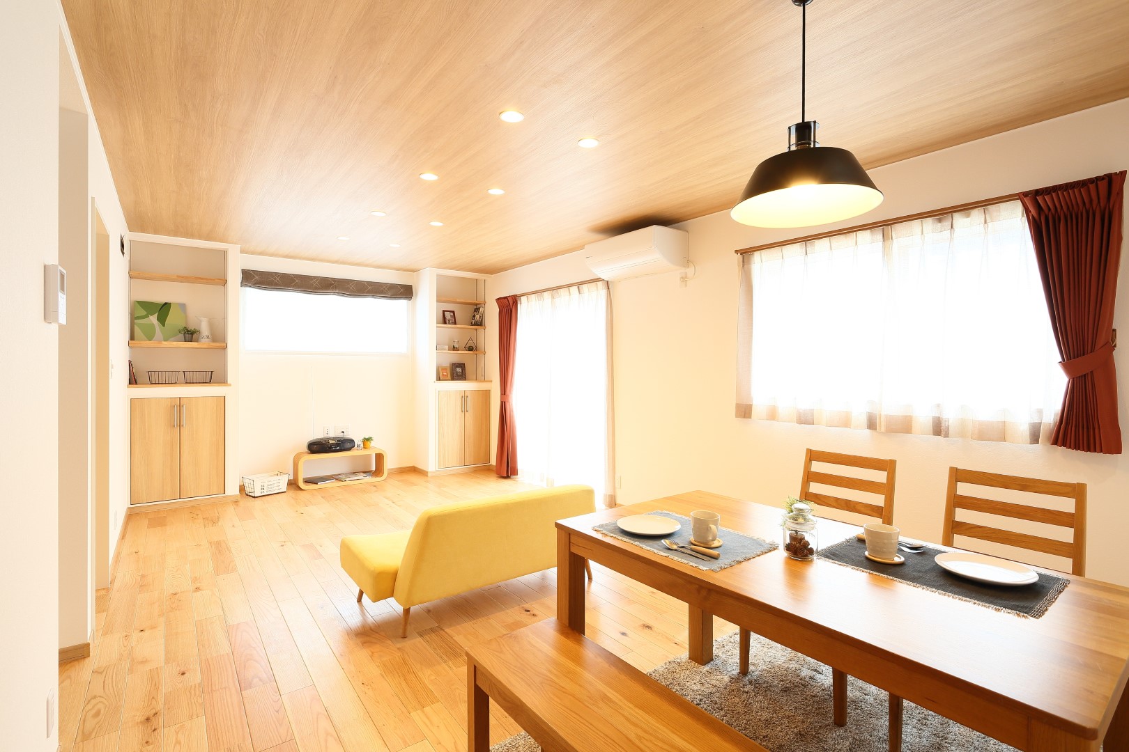 無垢材リビングに
家族が集うおうち