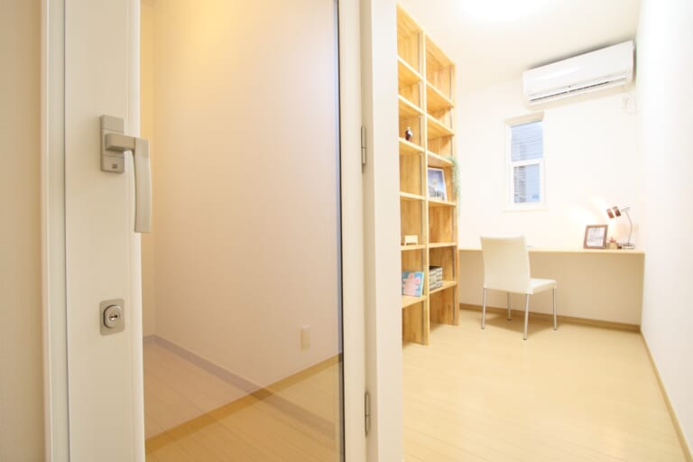 完全個室の書斎＆喫煙スペース