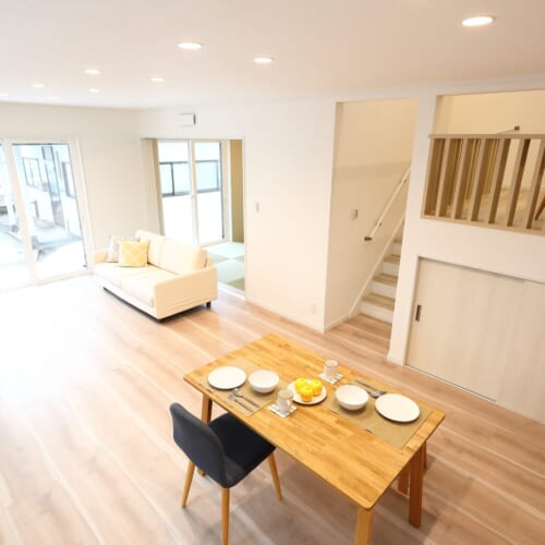 可愛い壁紙が隠された
スキップフロアのあるおうち