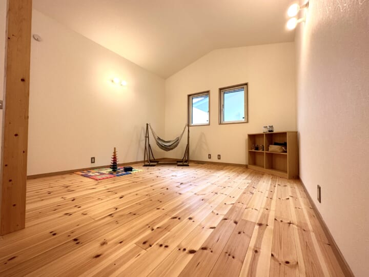 8畳の洋室（2部屋に仕切る事が可能）