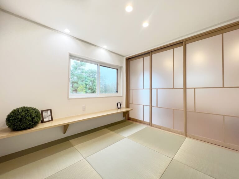 緑豊かなお庭を見渡せる小上がり畳